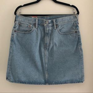 NWT Levi’s 30 waist Denim Mini Skirt